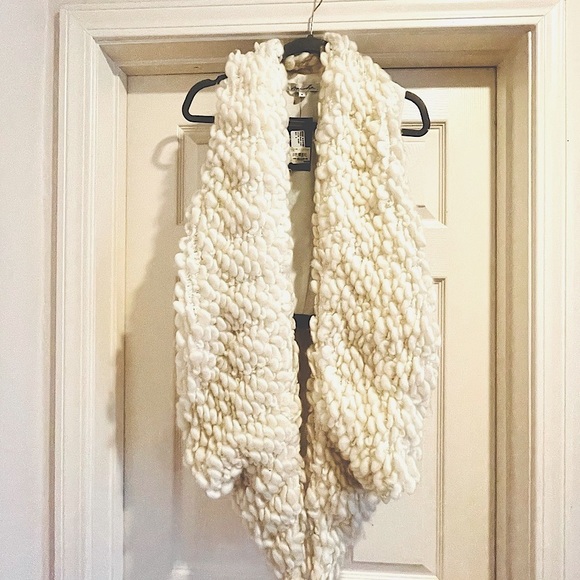 Miha “Felix” Vest - Picture 2 of 5